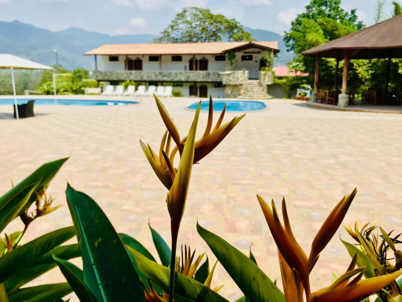Hosteria Tierra Dorada Yantzaza Zewnętrze zdjęcie